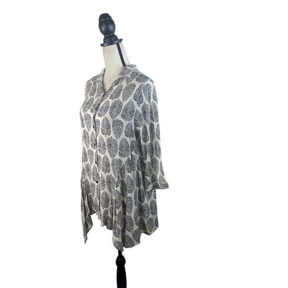 Black & White Leaf Print Button-Down Tunic Top With Asymmetrical Hemline & 3/4 S - Picture 4 of 10